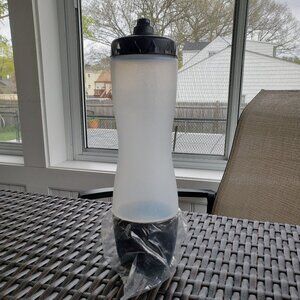NWOT Tupperware Stow 'N Go Sports Bottle